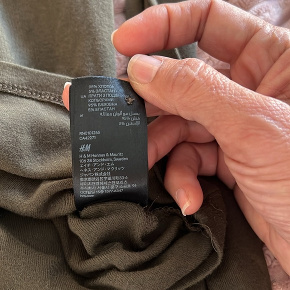 H&M long sleeves sweaters, lot of two pieces, brown XS and army green S. - Picture 9 of 17